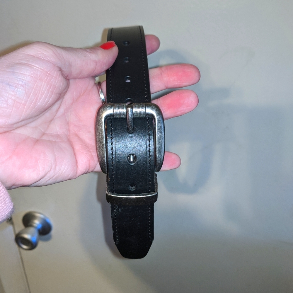 Levi's Leather Belt Sz Medium (26-28)